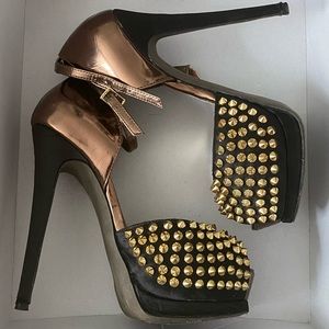 STEVE MADDEN - BLACK W STUD PLATFORM HEELS - 6.5